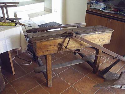 Mostra Oggetti della memoria, antico banco