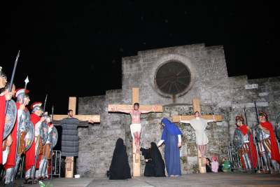 Le foto della Via Crucis a Pat&ugrave;