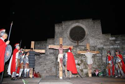 Le foto della Via Crucis a Pat&ugrave;