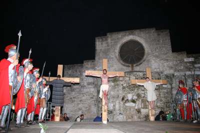 Le foto della Via Crucis a Pat&ugrave;