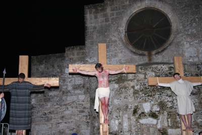 Le foto della Via Crucis a Pat&ugrave;