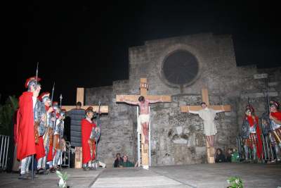 Le foto della Via Crucis a Pat&ugrave;