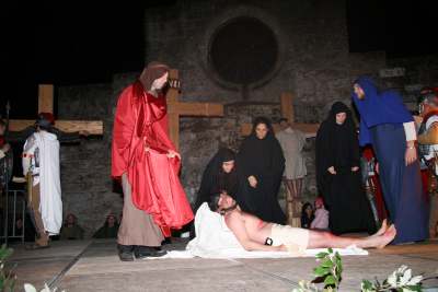 Le foto della Via Crucis a Pat&ugrave;