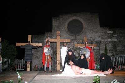 Le foto della Via Crucis a Pat&ugrave;
