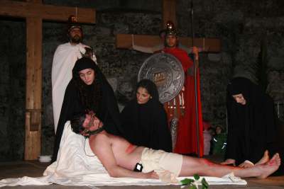 Le foto della Via Crucis a Pat&ugrave;